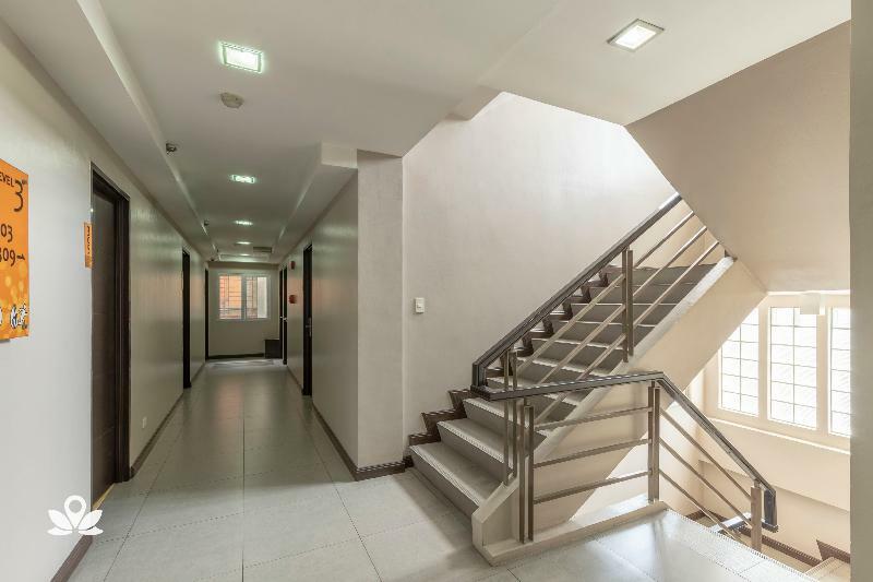 Lorenzzo Suites Hotel Makati City Exterior photo