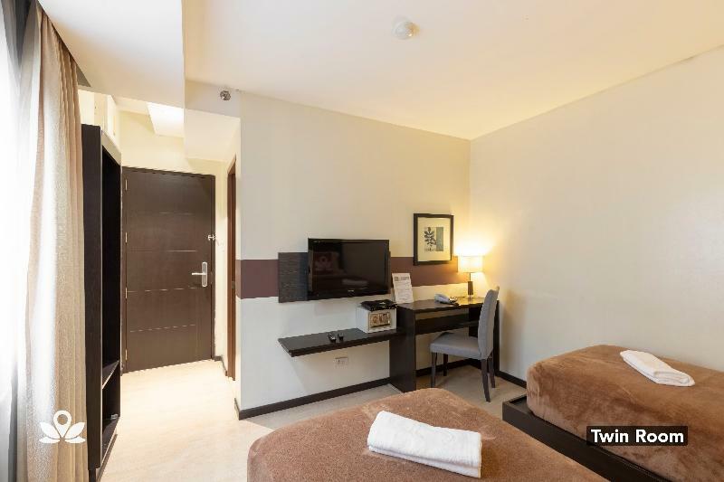Lorenzzo Suites Hotel Makati City Exterior photo